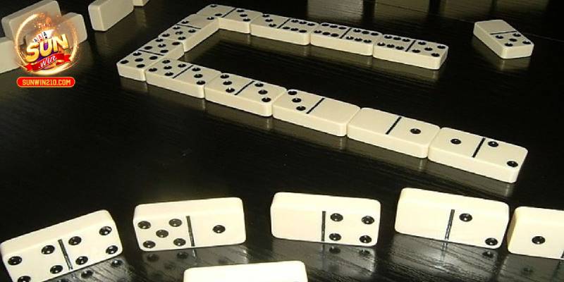 bài Domino